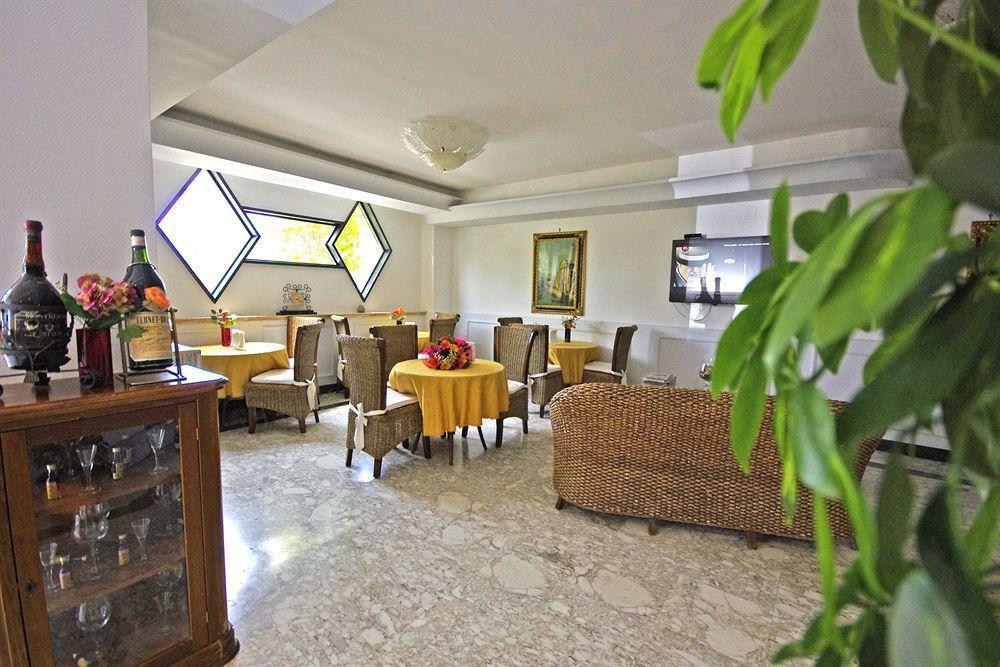 Hotel Clinton Casoria Luaran gambar