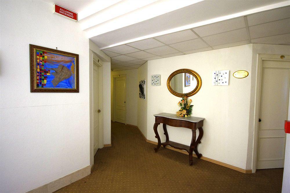 Hotel Clinton Casoria Luaran gambar