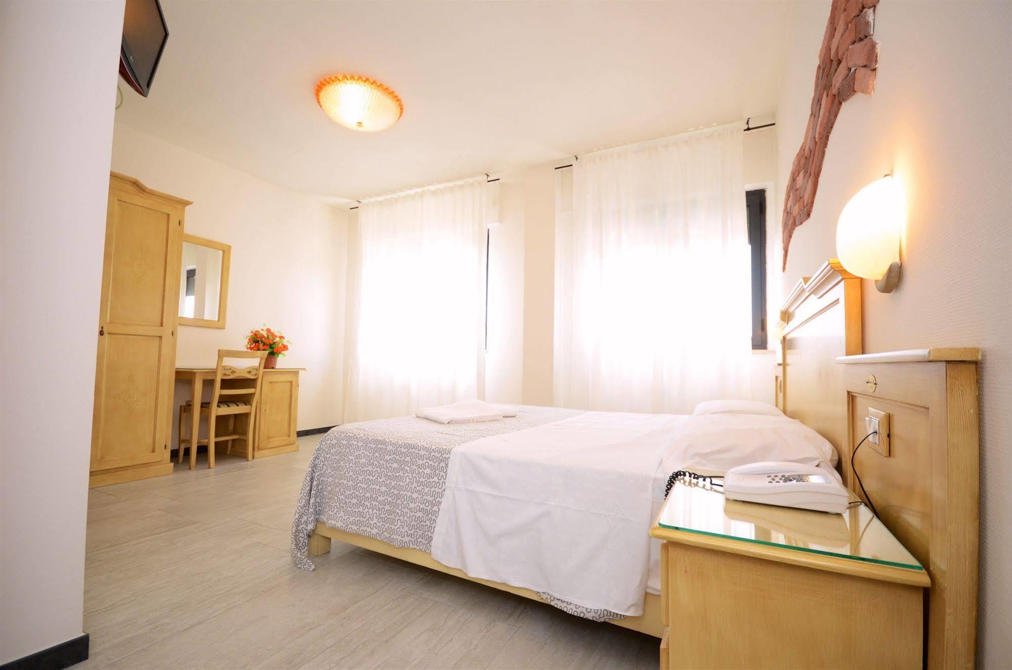 Hotel Clinton Casoria Luaran gambar