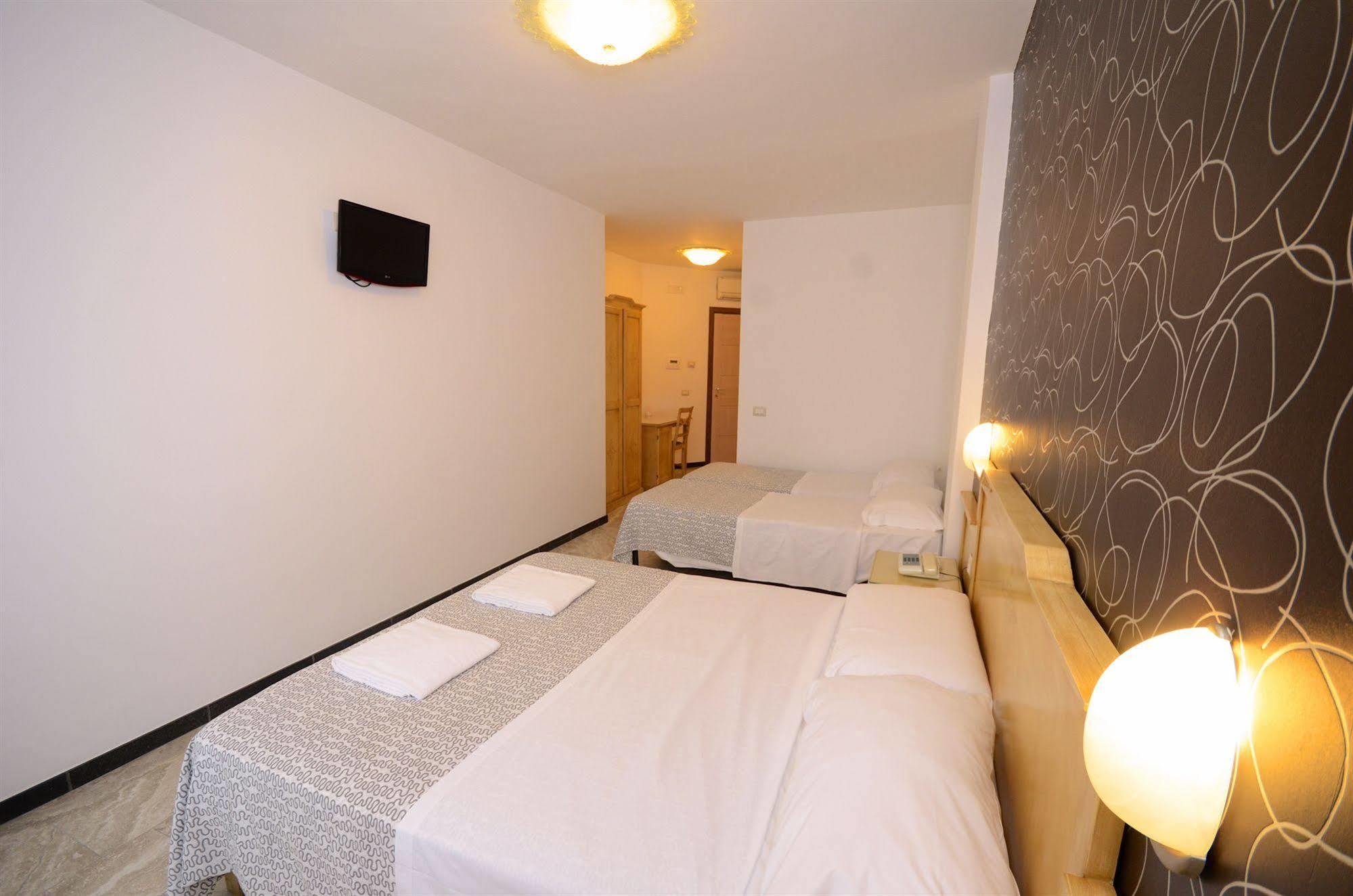 Hotel Clinton Casoria Luaran gambar